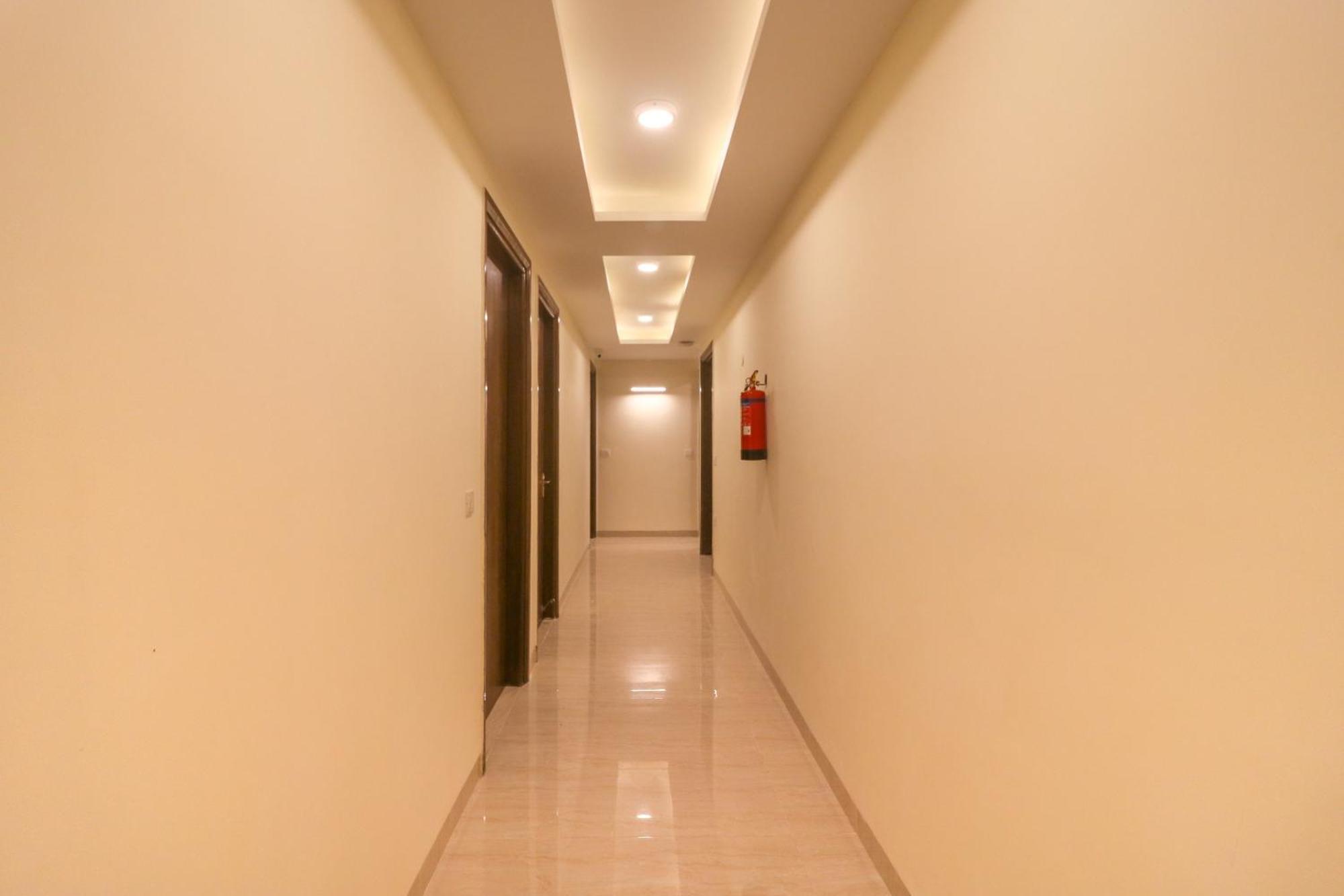 Super Hotel O Comfort Residency Near Artemis Hospital Gurgaon Bagian luar foto