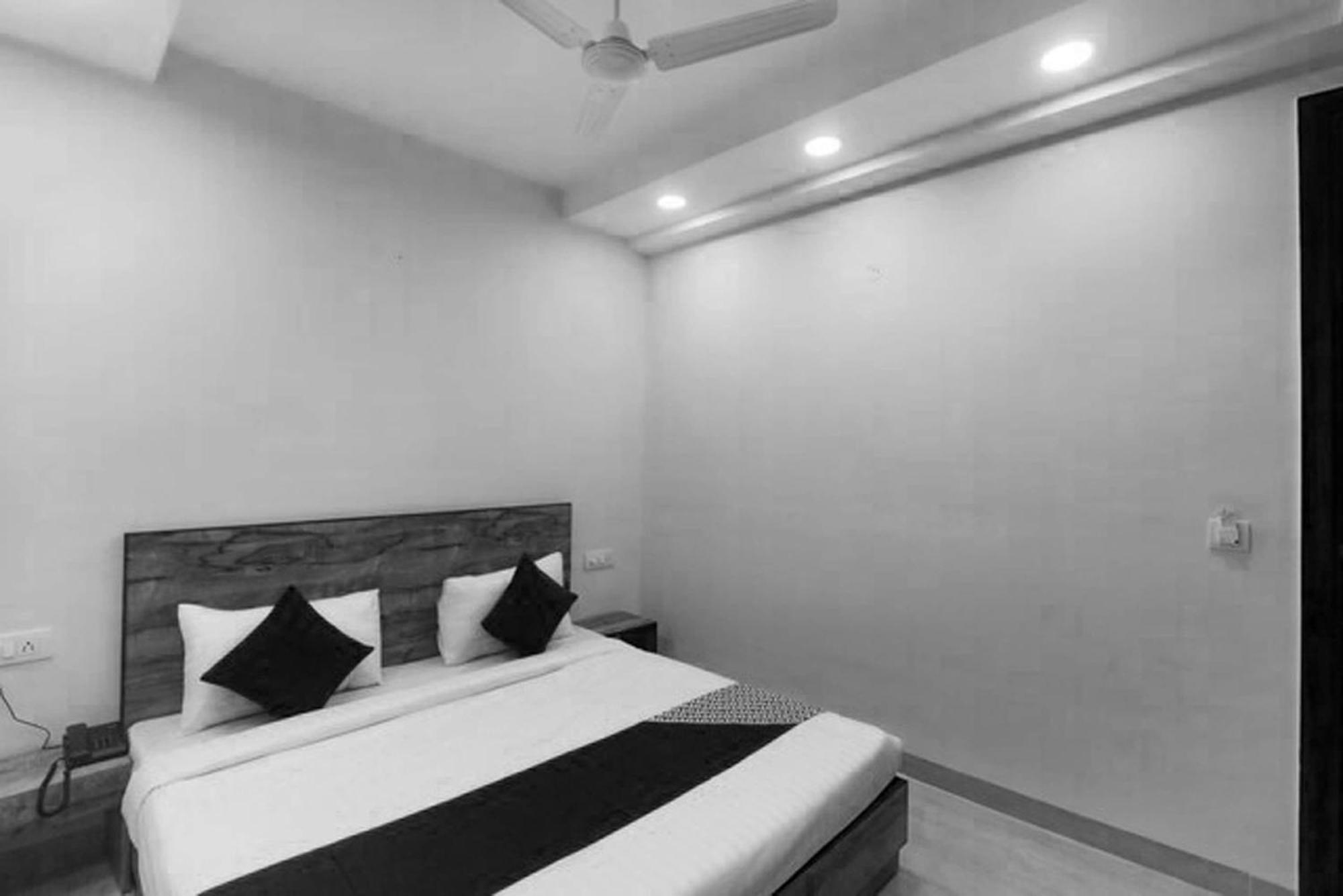 Super Hotel O Comfort Residency Near Artemis Hospital Gurgaon Bagian luar foto