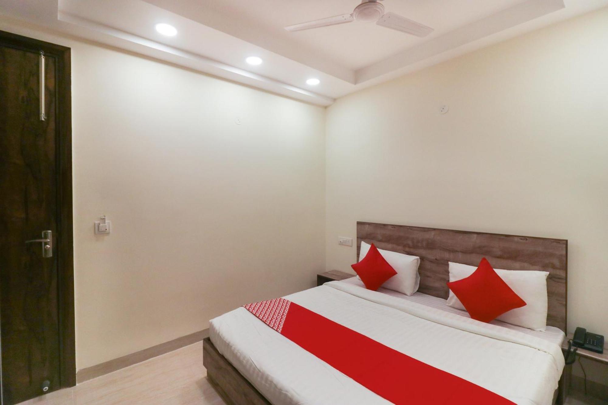 Super Hotel O Comfort Residency Near Artemis Hospital Gurgaon Bagian luar foto