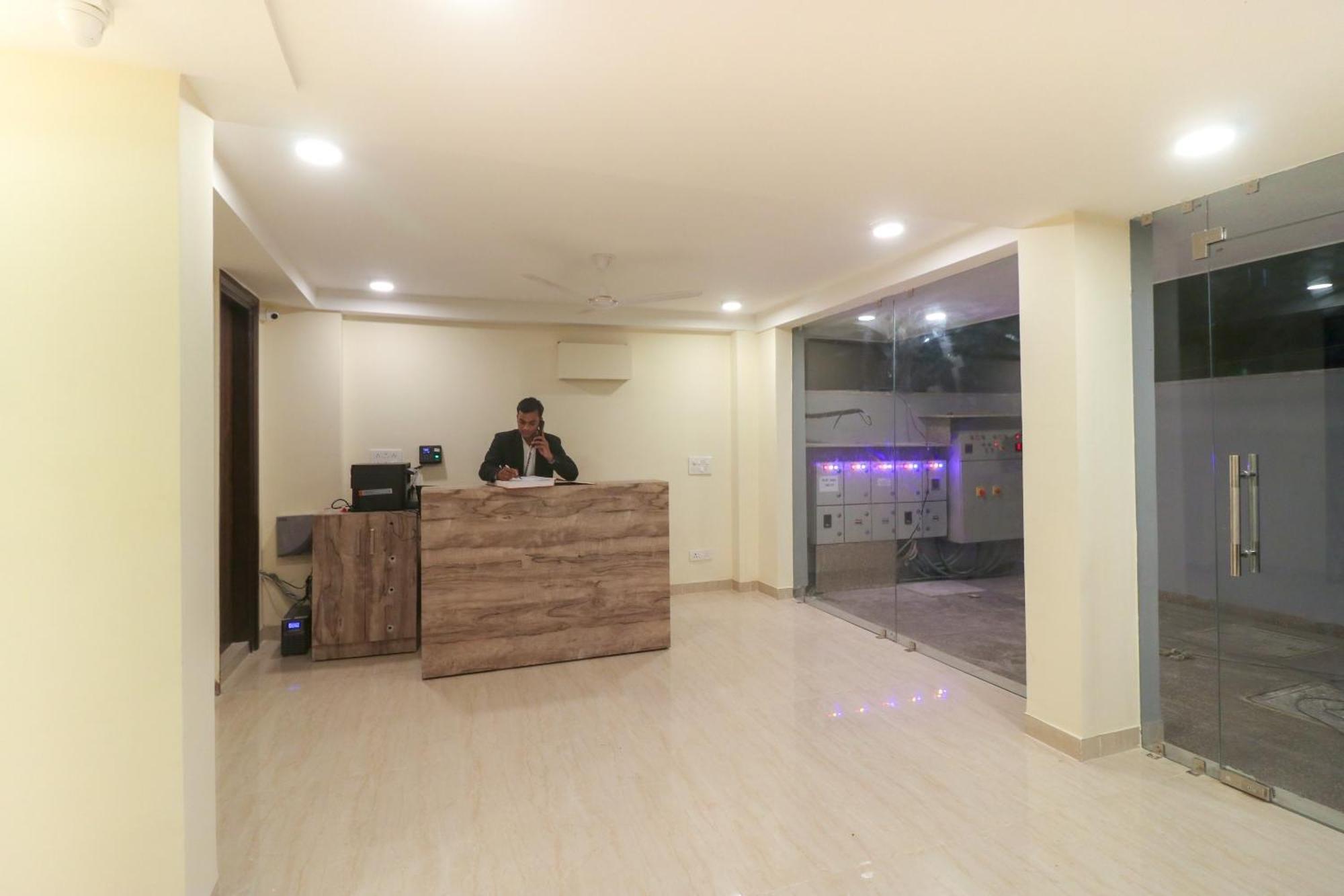 Super Hotel O Comfort Residency Near Artemis Hospital Gurgaon Bagian luar foto