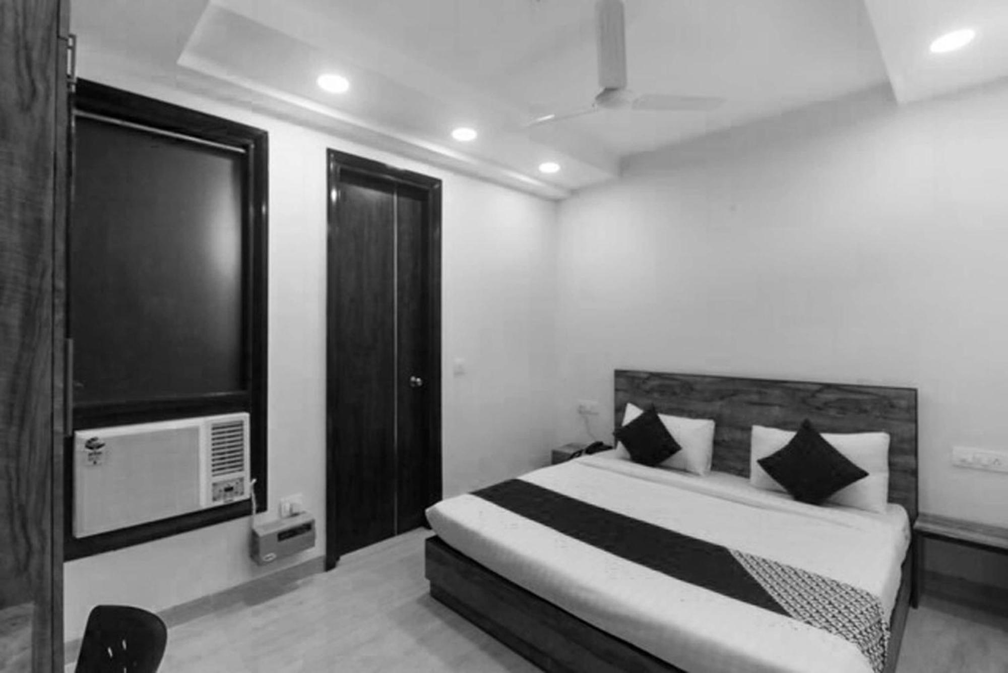 Super Hotel O Comfort Residency Near Artemis Hospital Gurgaon Bagian luar foto