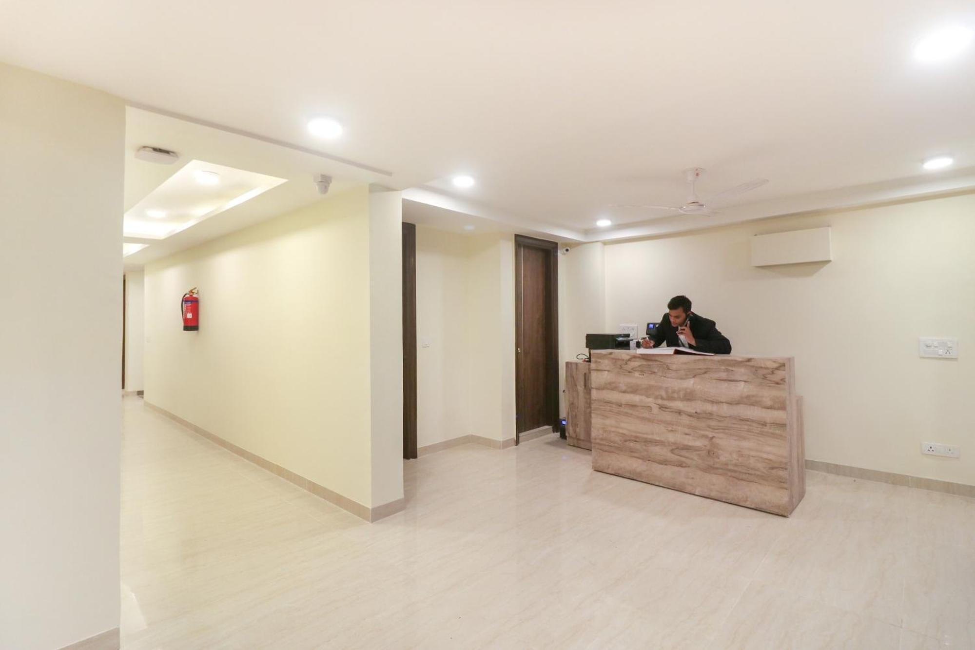 Super Hotel O Comfort Residency Near Artemis Hospital Gurgaon Bagian luar foto