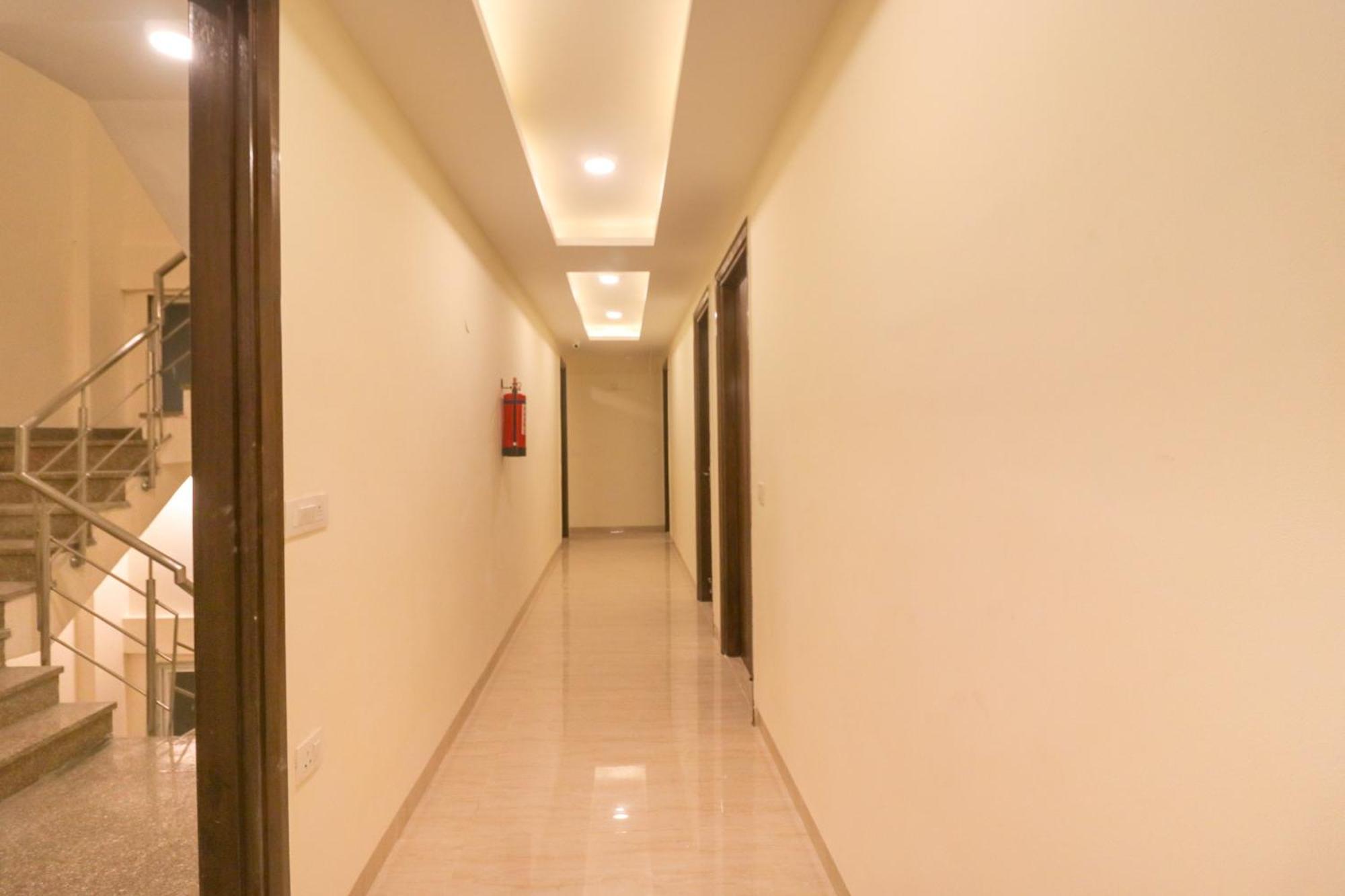 Super Hotel O Comfort Residency Near Artemis Hospital Gurgaon Bagian luar foto