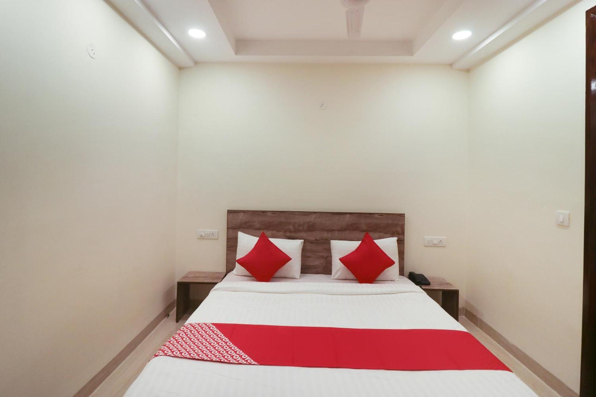 Super Hotel O Comfort Residency Near Artemis Hospital Gurgaon Bagian luar foto
