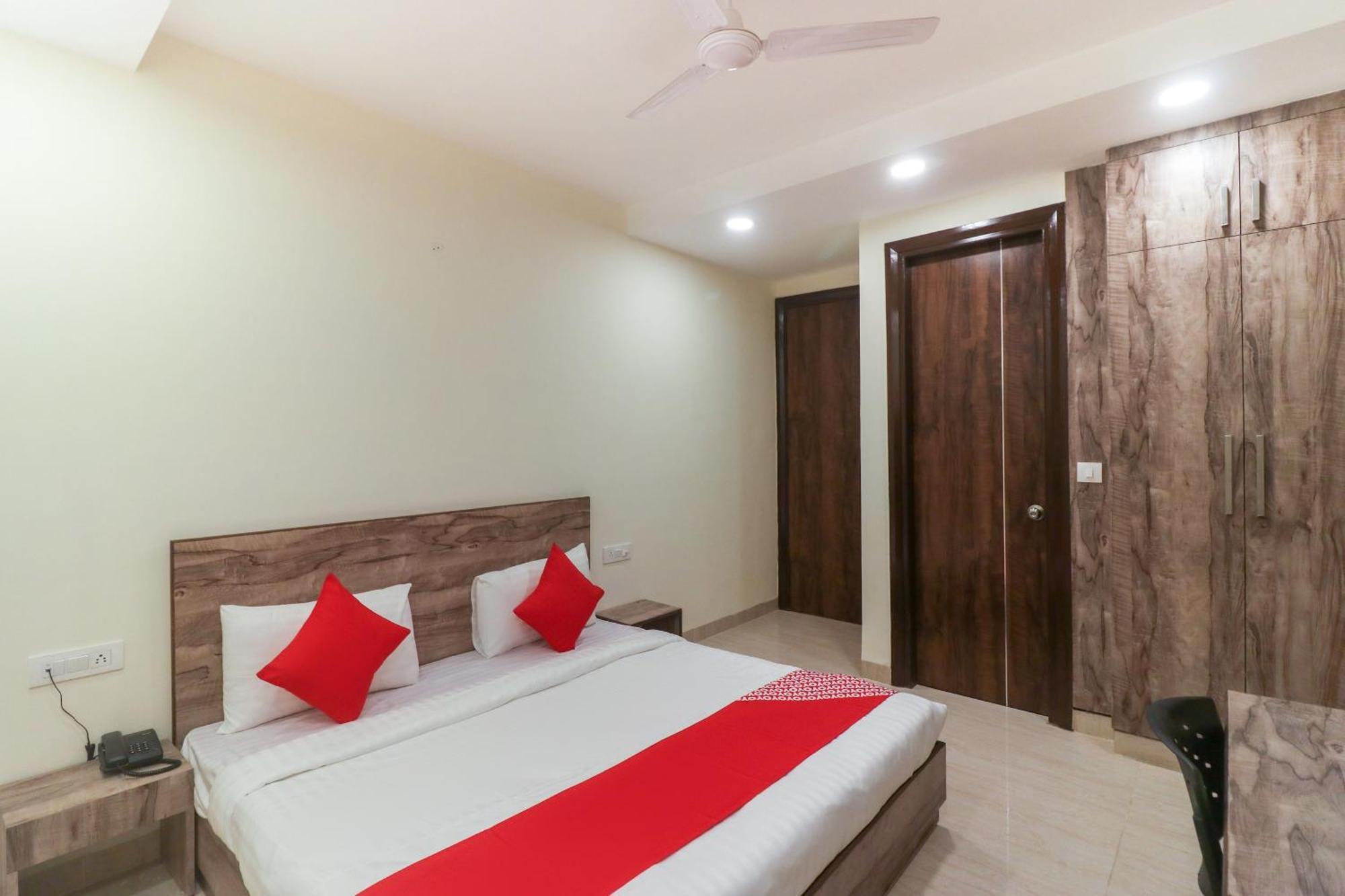 Super Hotel O Comfort Residency Near Artemis Hospital Gurgaon Bagian luar foto