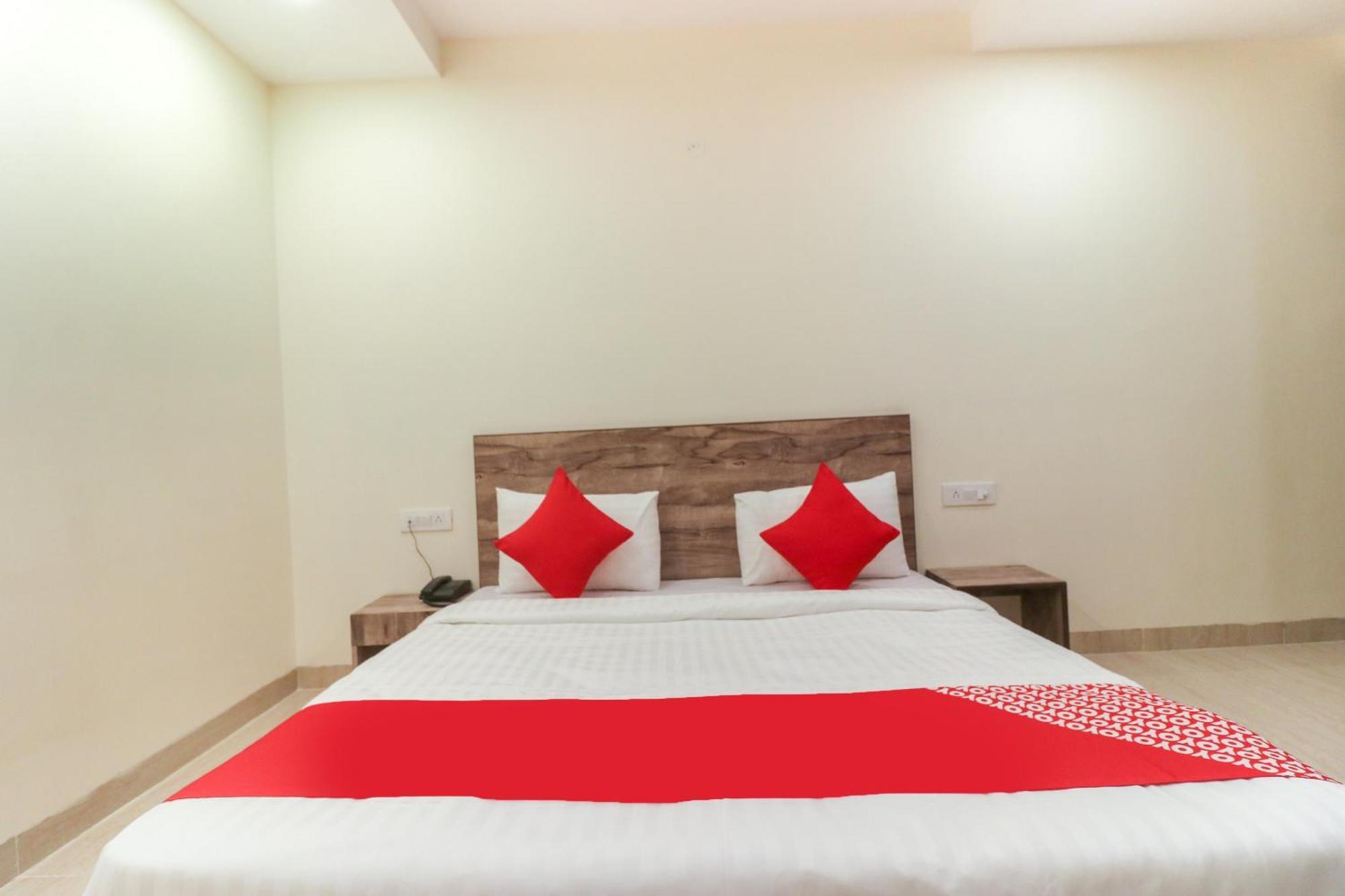 Super Hotel O Comfort Residency Near Artemis Hospital Gurgaon Bagian luar foto
