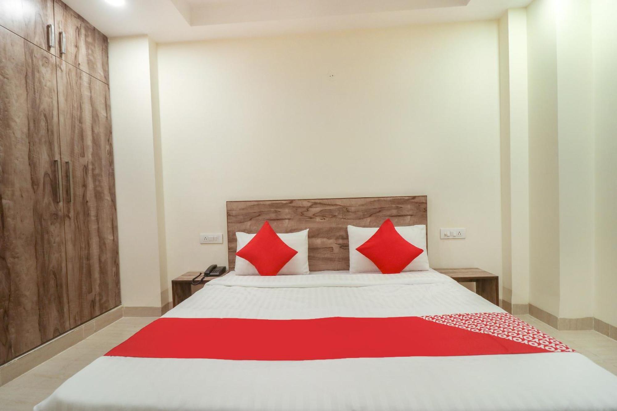 Super Hotel O Comfort Residency Near Artemis Hospital Gurgaon Bagian luar foto